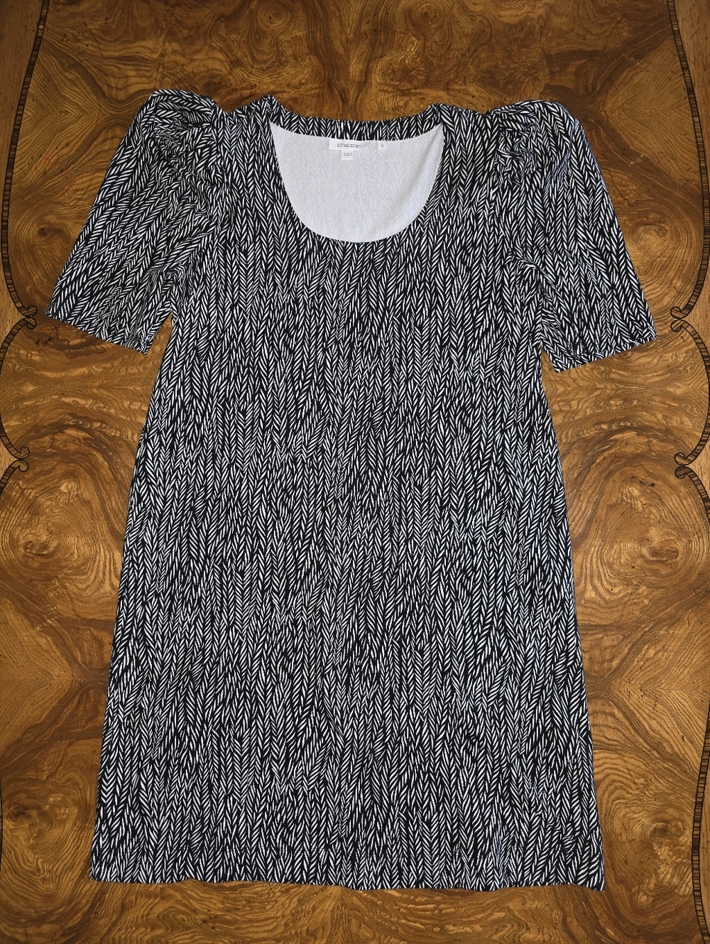 Chico's Zenergy Black Puffed Sleeves Abstract Lines Knit Dress Size 1 ( Medium)